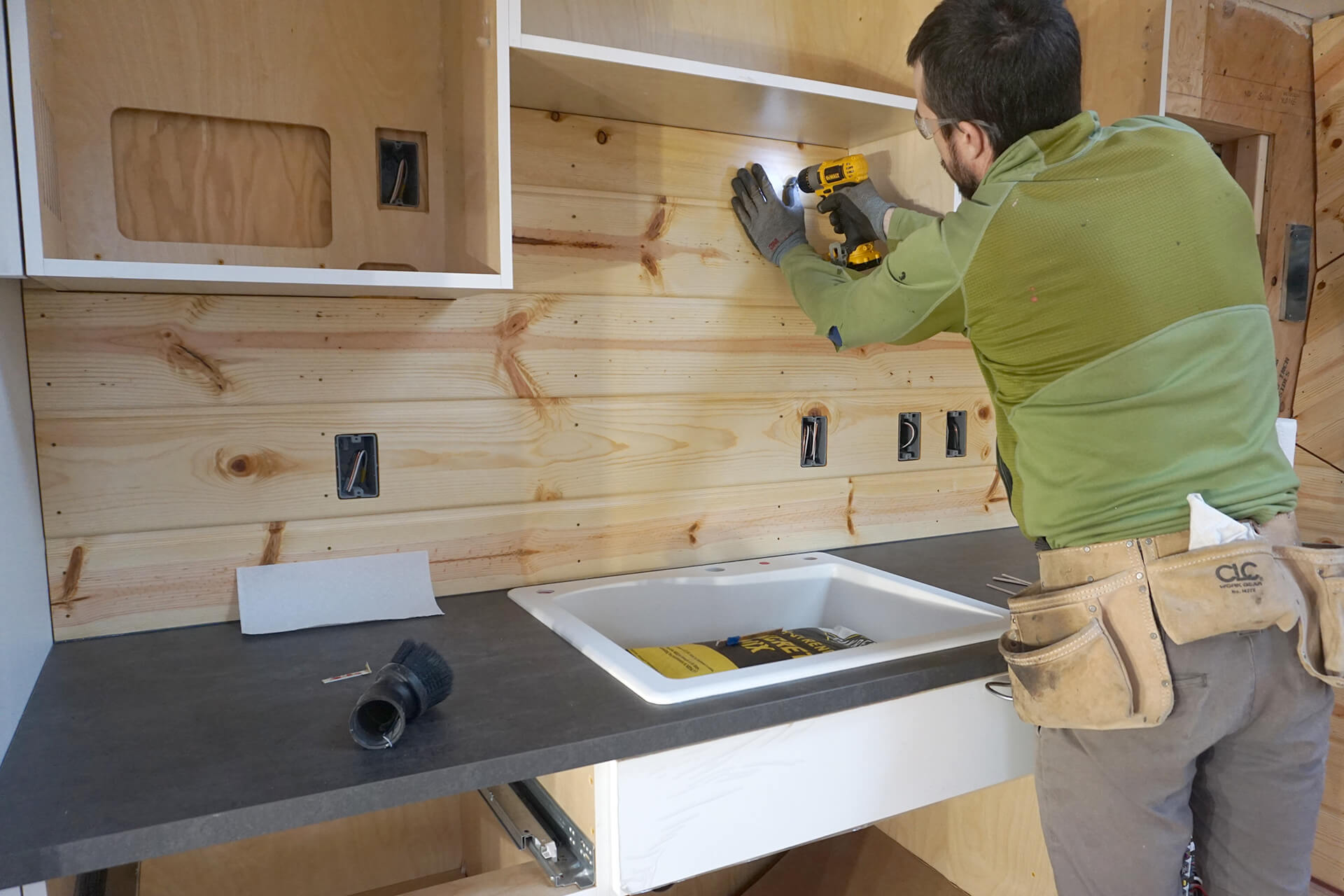 Kitchenette photo number 68.