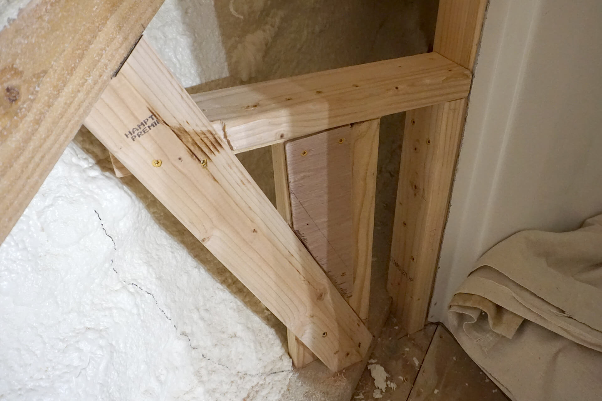 Room framing shower photo number 19.