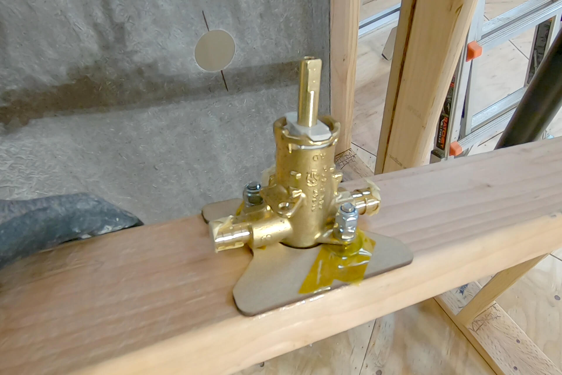 Room framing shower photo number 22.