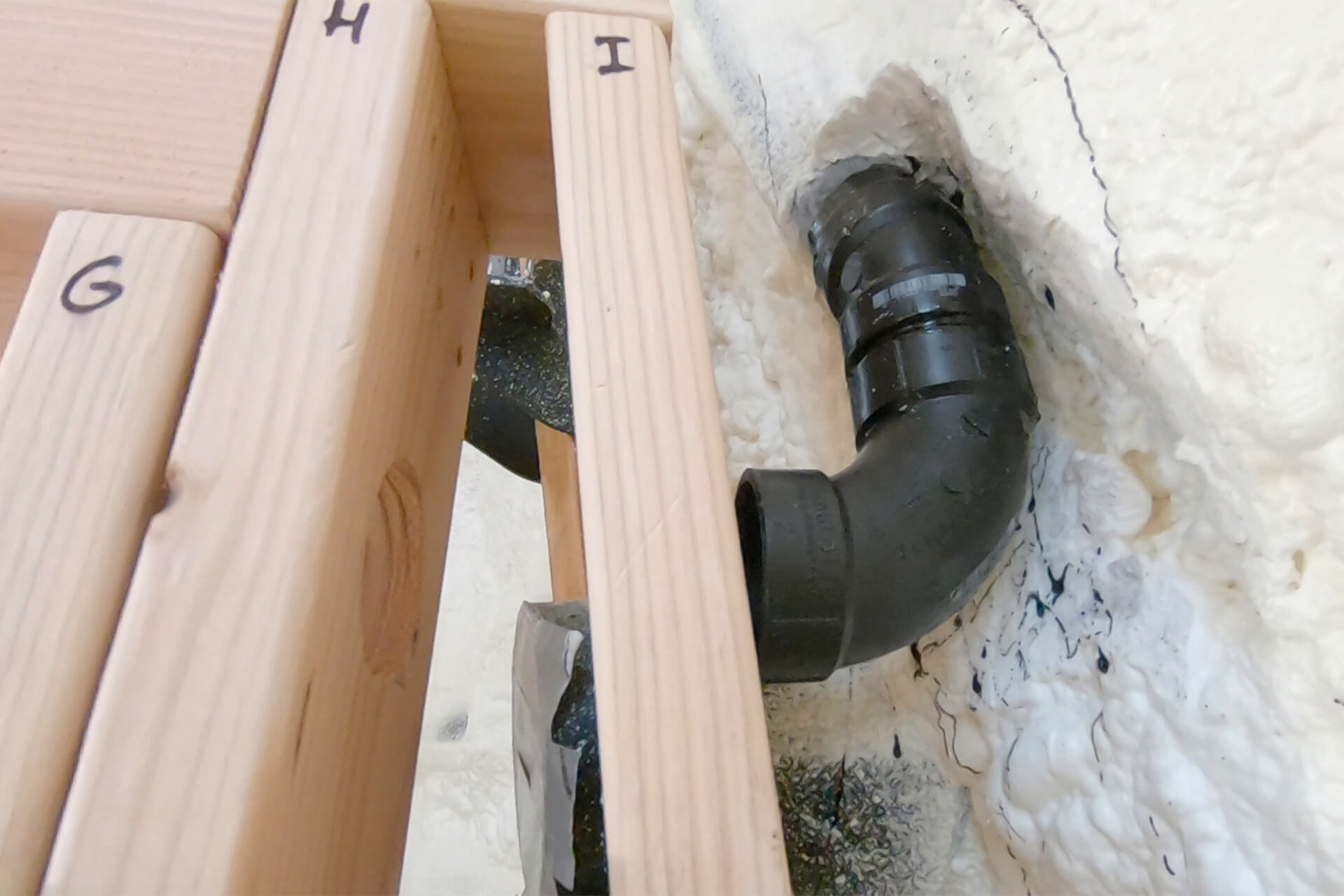 Room framing vent pipe photo number 02.